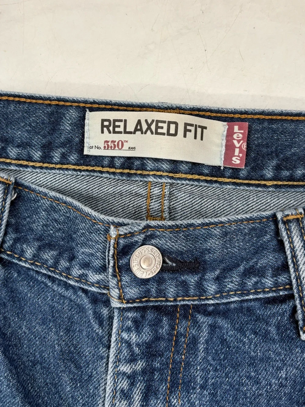 Vintage Levi’s 550 Relaxed Fit Medium Wash Faded Jeans Baggy Denim